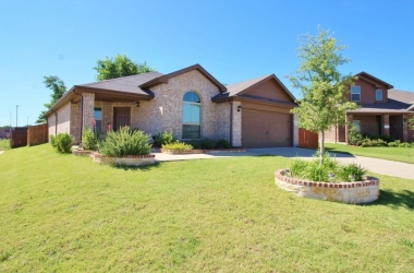 8300 Windsor Forest Drive, Texas, 76120, 4 Bedrooms Bedrooms, 7 Rooms Rooms,2 BathroomsBathrooms,Residential,For Sale,Windsor Forest,14750150