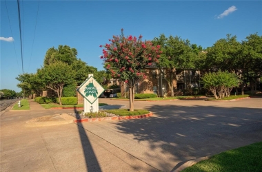 1100 Riverchase Lane, Texas, 76011, 2 Bedrooms Bedrooms, 4 Rooms Rooms,1 BathroomBathrooms,Residential,For Sale,Chasewood Oak,Riverchase,14724715