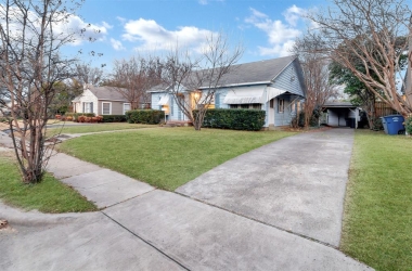 4230 Somerville Avenue, Texas, 75206, 2 Bedrooms Bedrooms, 9 Rooms Rooms,1 BathroomBathrooms,Residential,For Sale,Somerville,14727329