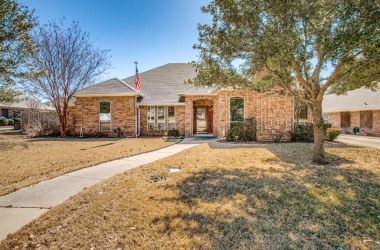 1016 Shady Oak Trail, Texas, 76063, 3 Bedrooms Bedrooms, 9 Rooms Rooms,2 BathroomsBathrooms,Residential,For Sale,Shady Oak,14759116