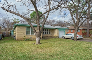 429 Harmon Road, Texas, 76053, 3 Bedrooms Bedrooms, 2 Rooms Rooms,1 BathroomBathrooms,Residential,For Sale,Harmon,14727176