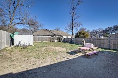 1919 Ledbetter Drive, Texas, 75216, 3 Bedrooms Bedrooms, 5 Rooms Rooms,1 BathroomBathrooms,Residential,For Sale,Ledbetter,14755369