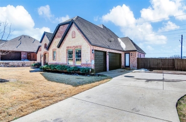 1612 Carriage Creek Drive, Texas, 75115, 4 Bedrooms Bedrooms, 10 Rooms Rooms,3 BathroomsBathrooms,Residential,For Sale,Carriage Creek,14756155