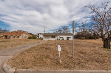 214 Russell Street, Texas, 76108, 3 Bedrooms Bedrooms, ,1 BathroomBathrooms,Residential,For Sale,Russell,14763809