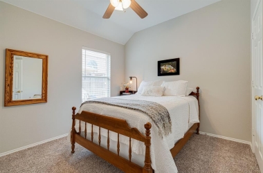 6616 Alderbrook Drive, Texas, 76210, 4 Bedrooms Bedrooms, 8 Rooms Rooms,2 BathroomsBathrooms,Residential,For Sale,Alderbrook,14764078