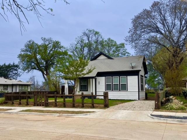 2009 Avenue C, Fort Worth, 76104, 2 Bedrooms Bedrooms, ,1 BathroomBathrooms,Residential,For Sale,Avenue C,20568730