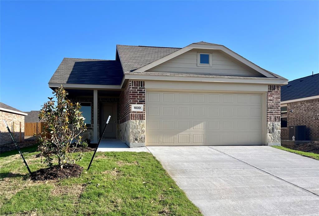 1033 Naranjos Drive, Fort Worth, 76052, 3 Bedrooms Bedrooms, ,2 BathroomsBathrooms,Residential,For Sale,Naranjos,20607459